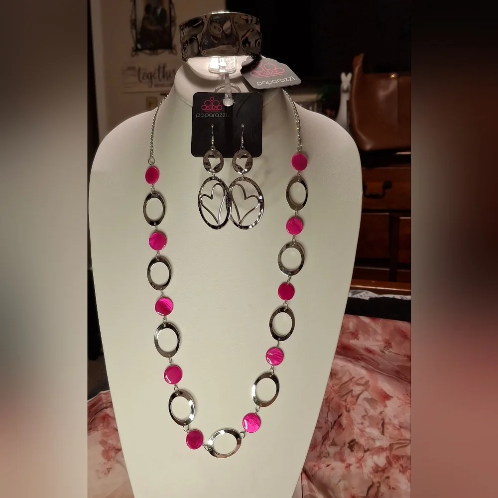 Paparazzi Fuchsia and Silver Necklace Set - Picture 2 of 2